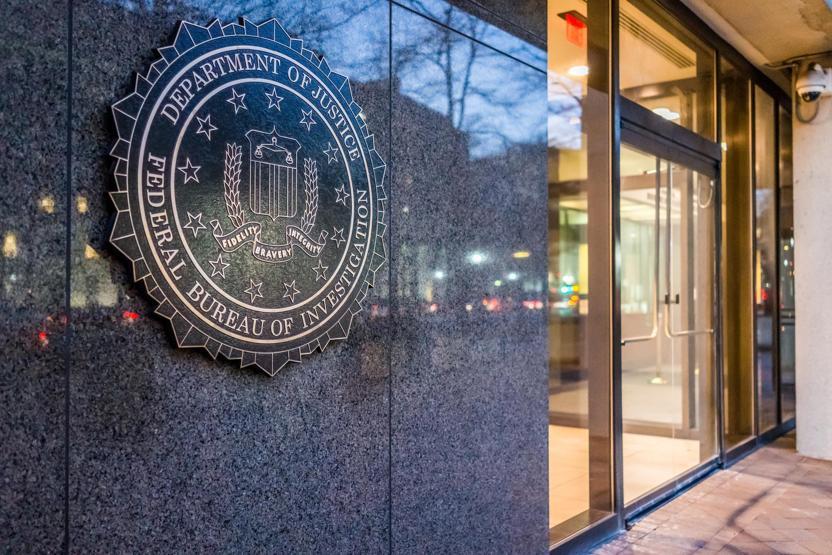 FBI ile Apple arasında şifre kırma tartışması