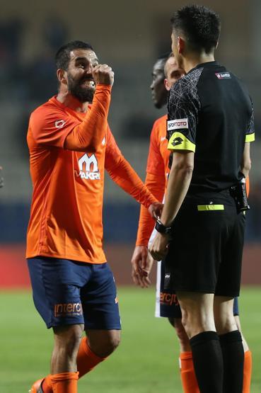 İngilterede olay Arda Turan yazısı