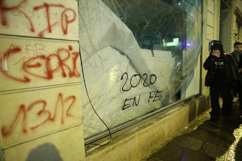 Yeniden sokağa çıktılar