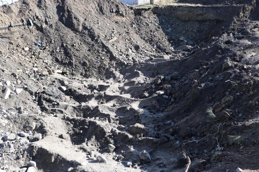 Kazıda bulunan top mermileri tek tek patlatıldı