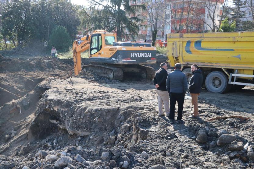 Kazıda bulunan top mermileri tek tek patlatıldı