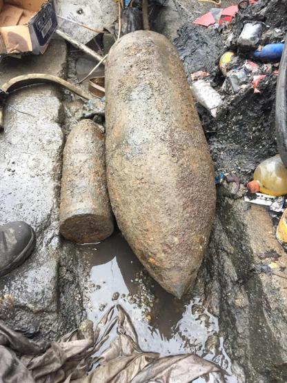 Kazıda bulunan top mermileri tek tek patlatıldı