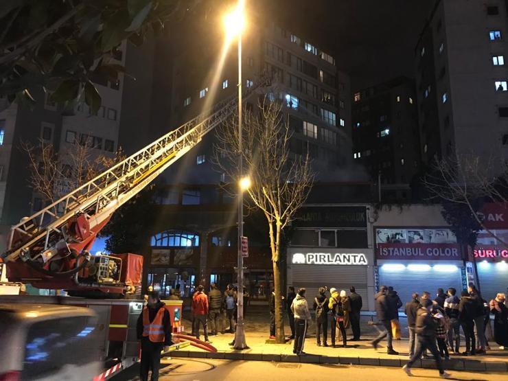 Nargile kafede yangın çıktı