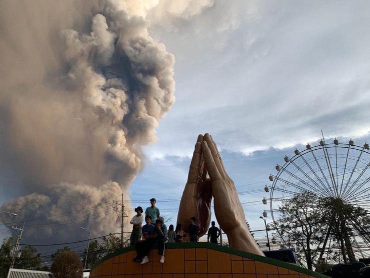 Filipinlerdeki yanardağda ikinci patlama: 52 deprem oldu, binlerce kişi tahliye ediliyor