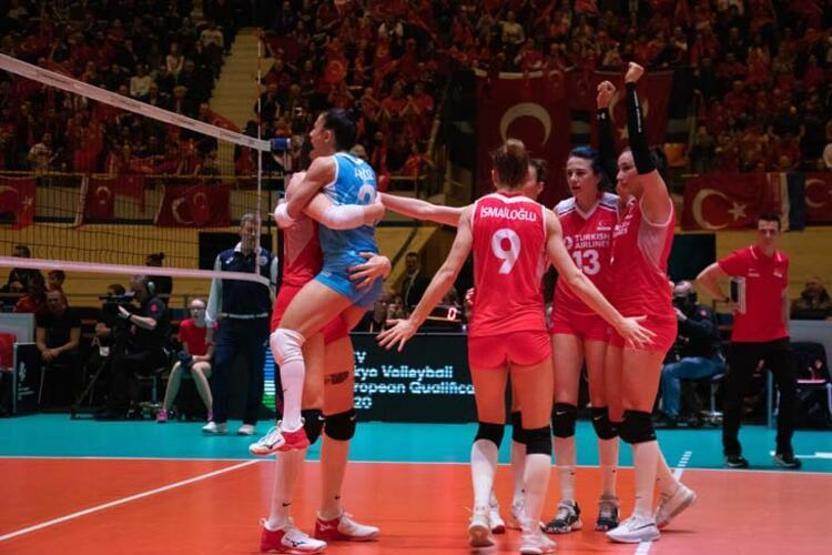 Sultanlar Almanyaya diz çöktürdü, dünya basını böyle gördü