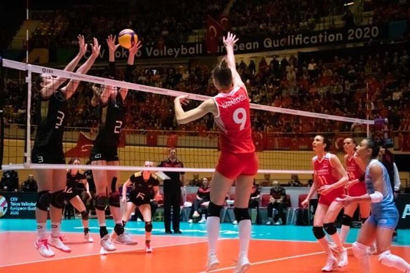 Sultanlar Almanyaya diz çöktürdü, dünya basını böyle gördü