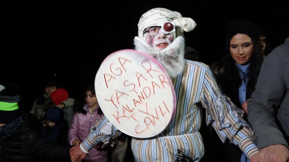 Kostümleri giyindiler, Kalandar’ı kutladılar