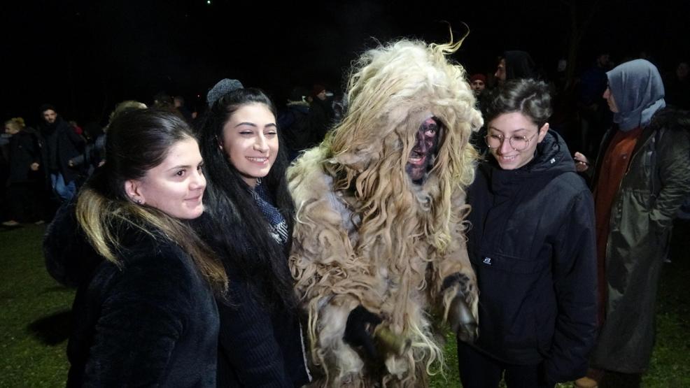 Kostümleri giyindiler, Kalandar’ı kutladılar