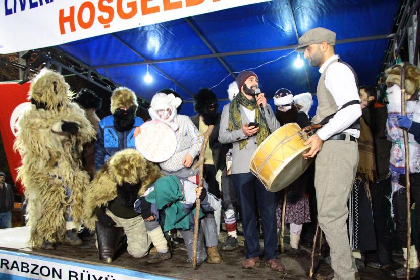 Kostümleri giyindiler, Kalandar’ı kutladılar