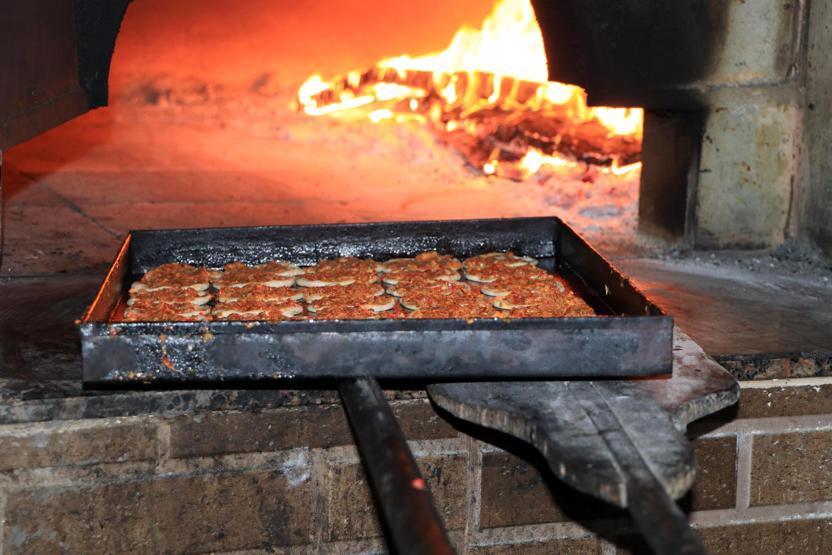 Tarsusun fındık lahmacununa yoğun ilgi