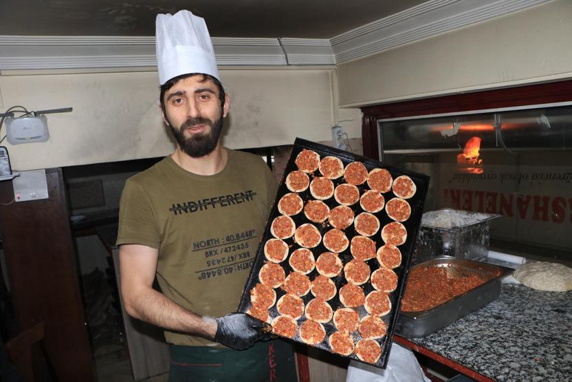 Tarsusun fındık lahmacununa yoğun ilgi