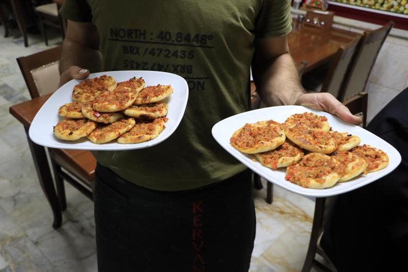 Tarsusun fındık lahmacununa yoğun ilgi