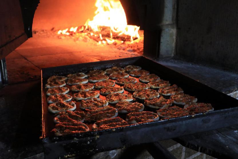 Tarsusun fındık lahmacununa yoğun ilgi