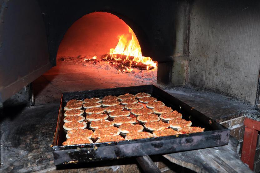 Tarsusun fındık lahmacununa yoğun ilgi