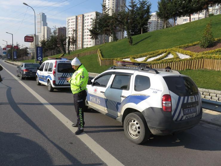 Ataşehirde yol kavgasında silahlar konuştu