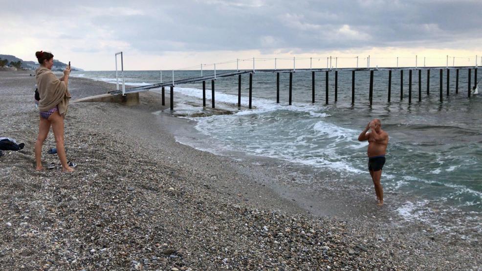 Alanyada Ruslar denize girdi