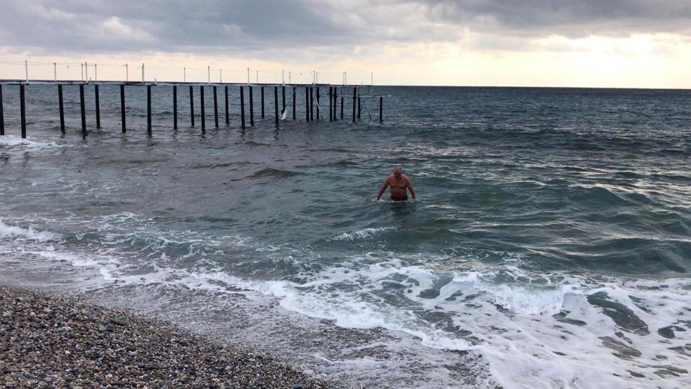 Alanyada Ruslar denize girdi