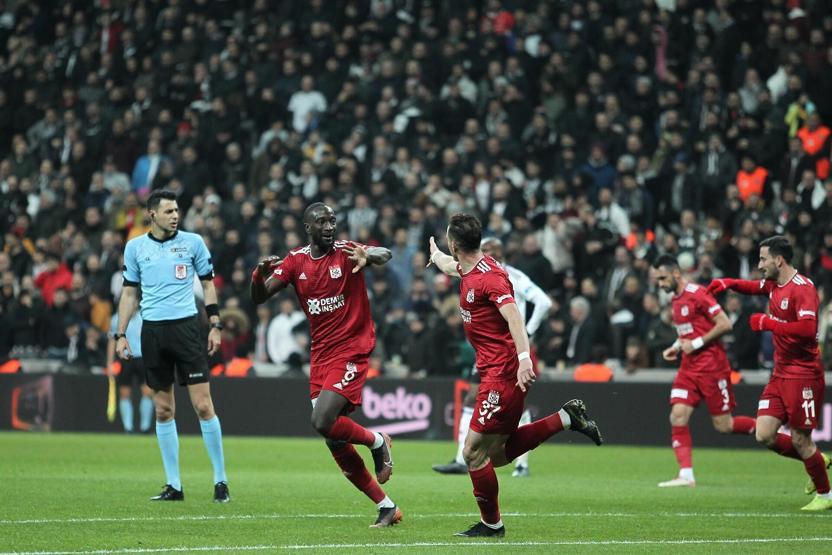 Beşiktaş kaybetti, Sergen Yalçın mesajları yağdı