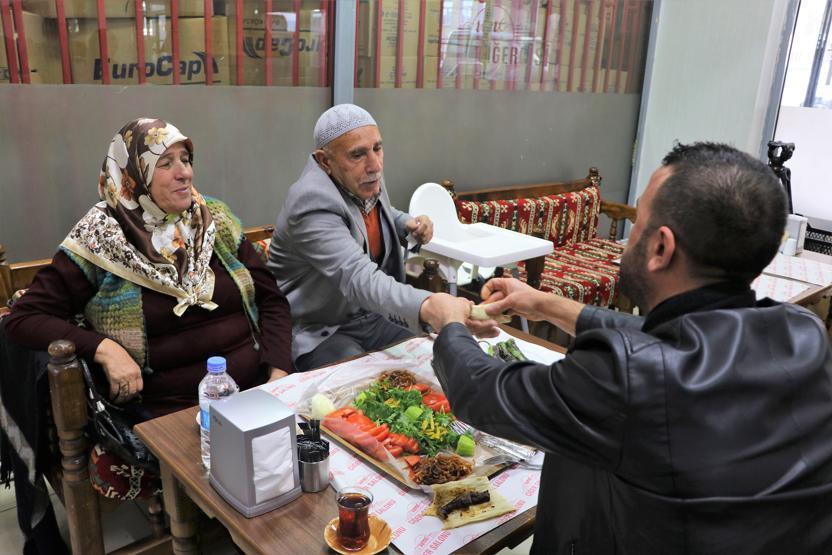 Sabah kahvaltısında bile tercih ediliyor Diyarbakırın değişmeyen lezzeti ciğer kebabı