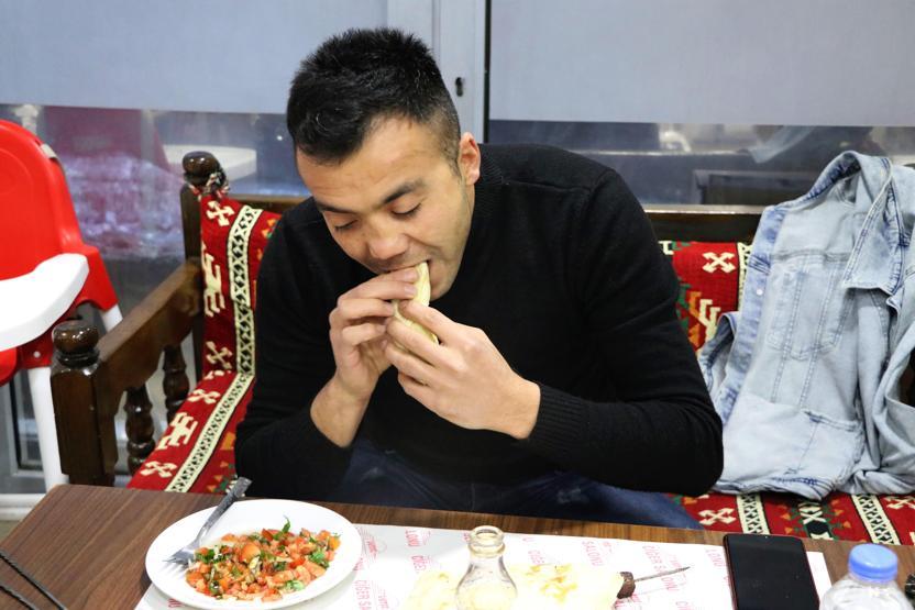 Sabah kahvaltısında bile tercih ediliyor Diyarbakırın değişmeyen lezzeti ciğer kebabı