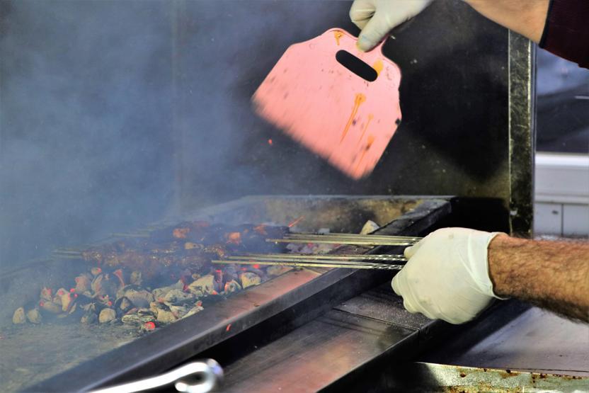 Sabah kahvaltısında bile tercih ediliyor Diyarbakırın değişmeyen lezzeti ciğer kebabı