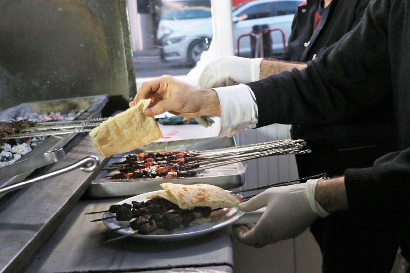Sabah kahvaltısında bile tercih ediliyor Diyarbakırın değişmeyen lezzeti ciğer kebabı