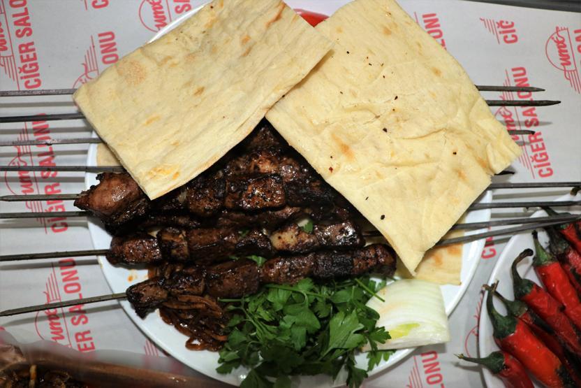 Sabah kahvaltısında bile tercih ediliyor Diyarbakırın değişmeyen lezzeti ciğer kebabı