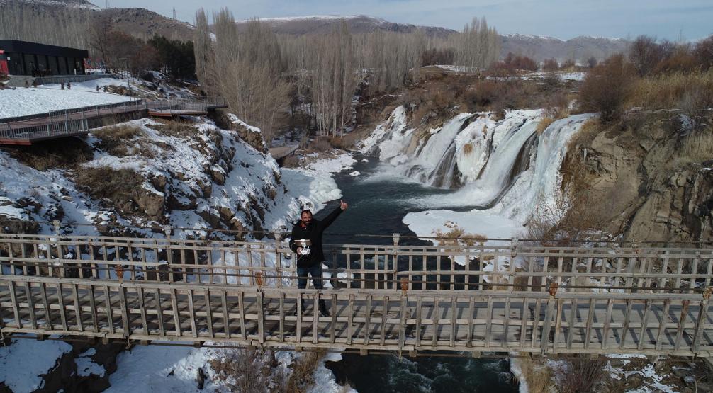 Donan Muradiye Şelalesinde eşsiz manzara