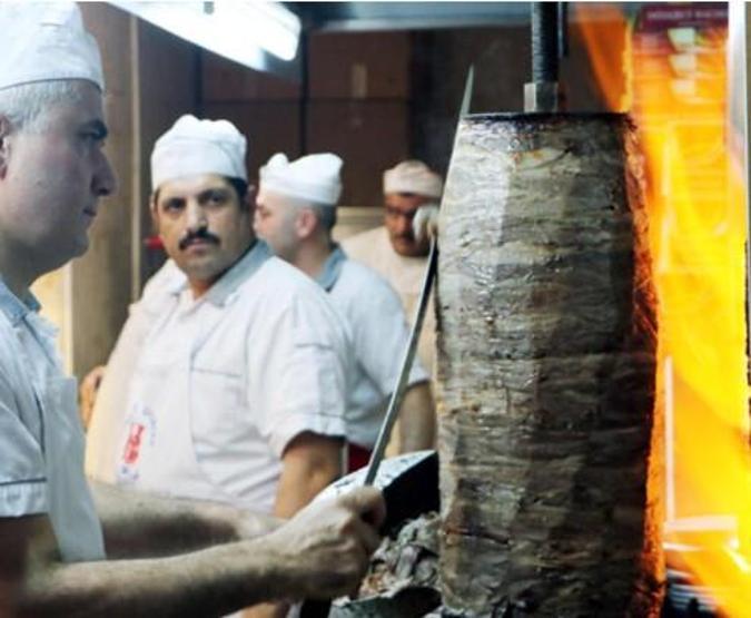 Korkutan açıklama: Döneri çamaşır suyu ile yıkıyorlar
