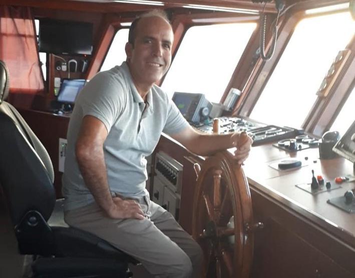 Teknenin hamsiyle dolup taştığı anlar kamerada: Tam 3 bin kasa