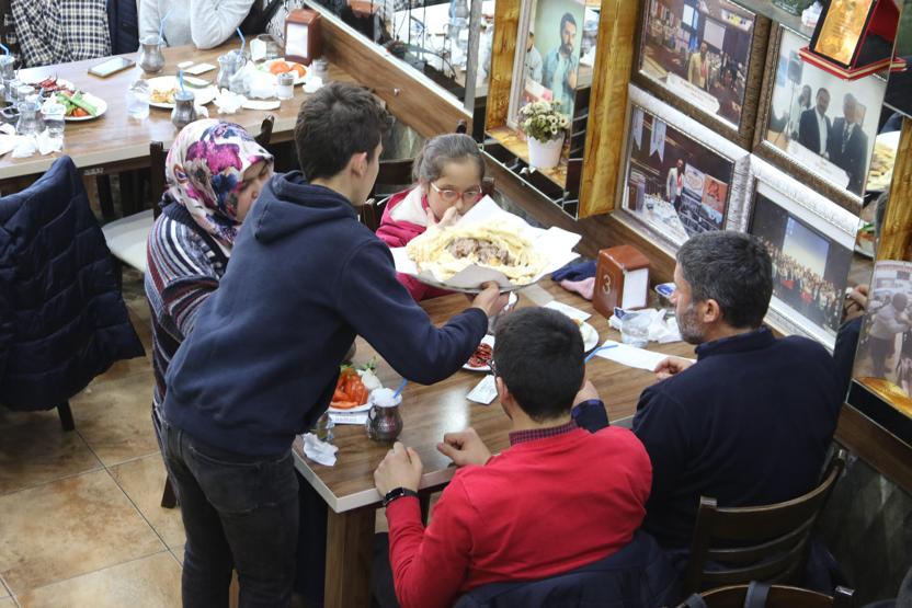 Turistler Tandır Kebabını yemeden Denizliden ayrılmıyor