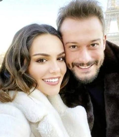 Aşklarını sosyal medyada ilan etmişlerdi... İlk kez el ele