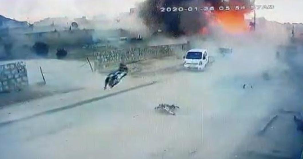 Azezde terör örgütü YPGden bombalı saldırı