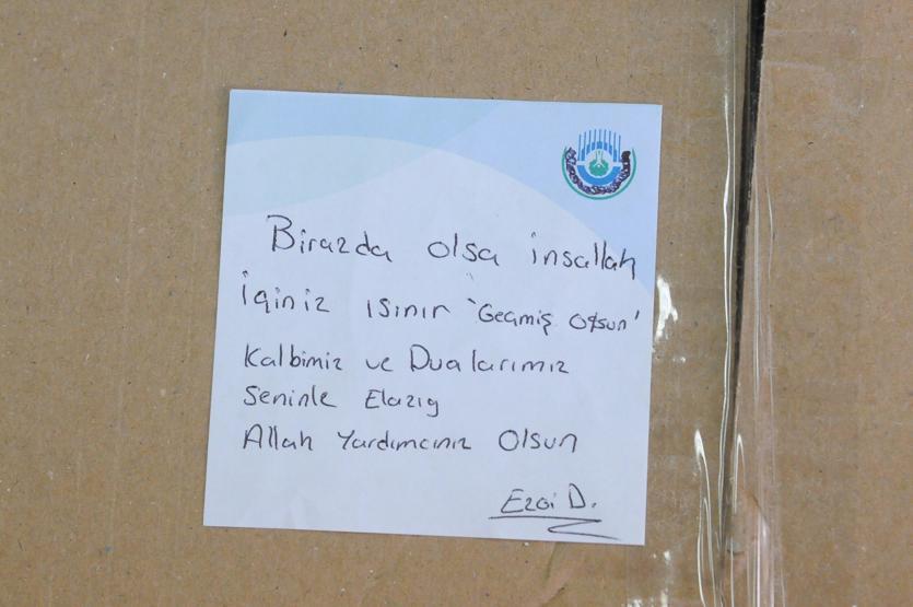 Elazığ’a yardım kolilerinden çıkan notlar duygulandırdı