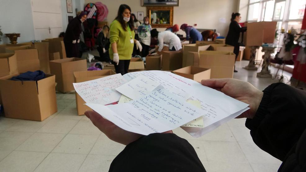 Elazığ’a yardım kolilerinden çıkan notlar duygulandırdı