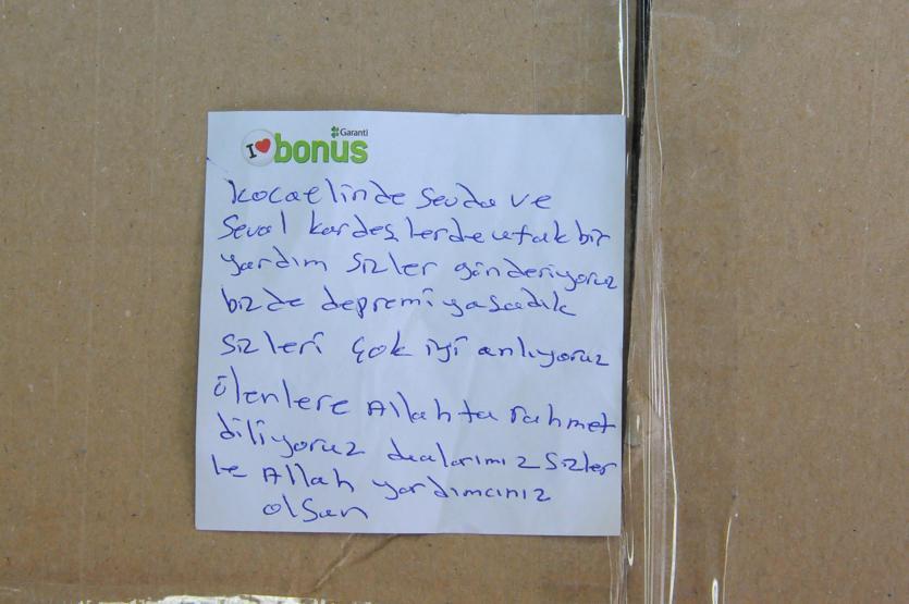 Elazığ’a yardım kolilerinden çıkan notlar duygulandırdı