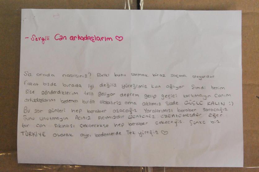 Elazığ’a yardım kolilerinden çıkan notlar duygulandırdı
