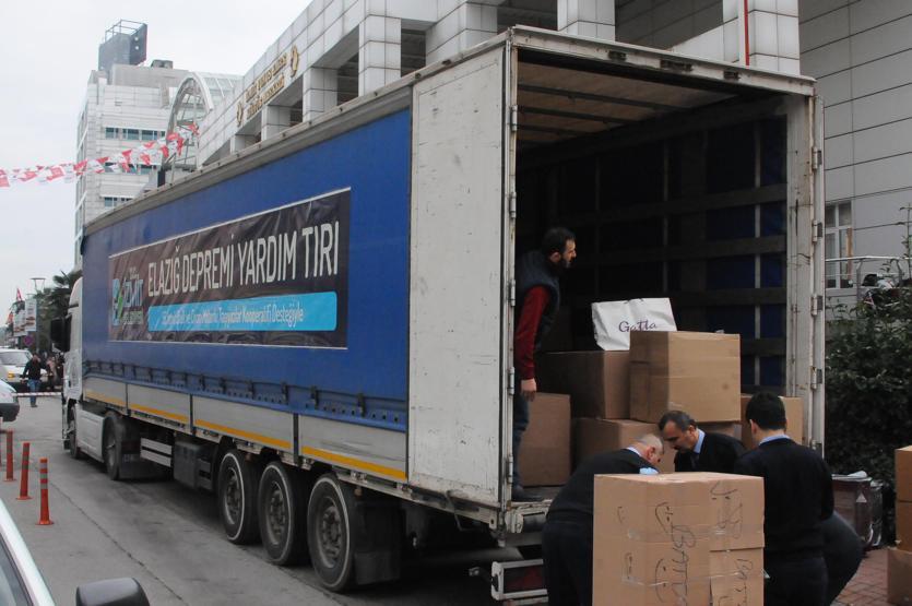 Elazığ’a yardım kolilerinden çıkan notlar duygulandırdı