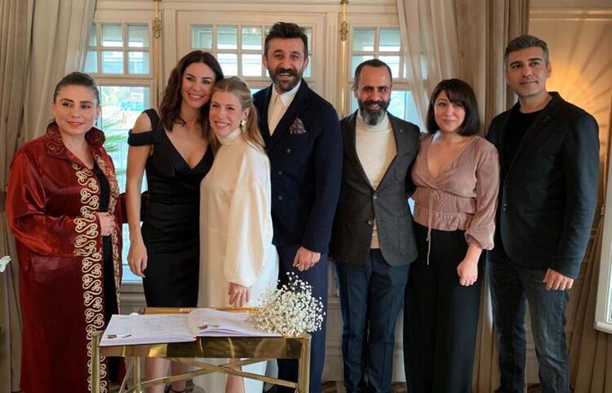 Necip Memilli ile eşi dönercide akşam yemeğinde
