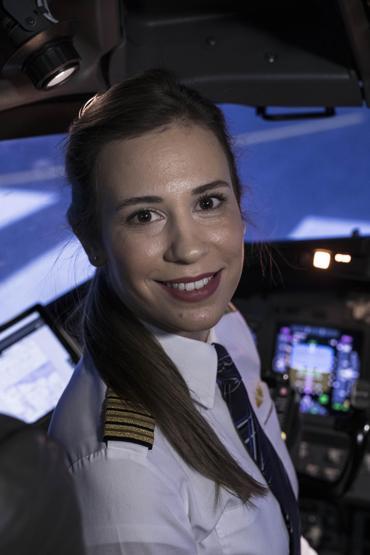 İşte THYnın en genç kadın kaptan pilotu