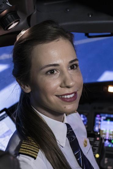 İşte THYnın en genç kadın kaptan pilotu