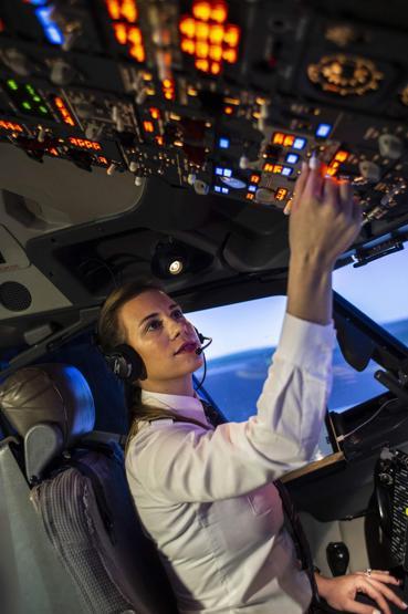 İşte THYnın en genç kadın kaptan pilotu