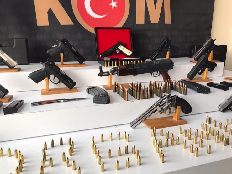 Rus mafyasına İstanbulda ağır darbe... Nefes kesen operasyon kamerada