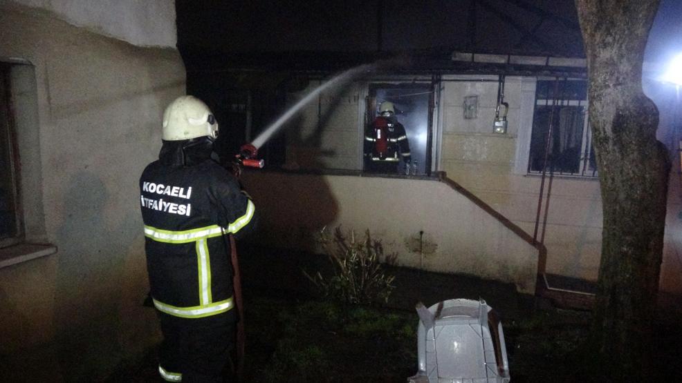 Bahçeye dökülen soba külleri evi yaktı
