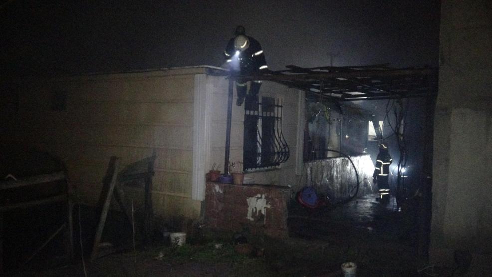 Bahçeye dökülen soba külleri evi yaktı