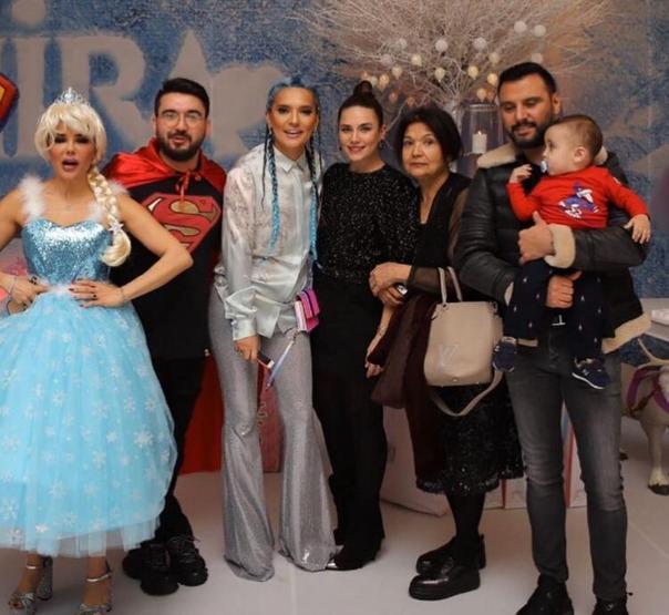 Demet Akalından görkemli kutlama... Hira 6 yaşında