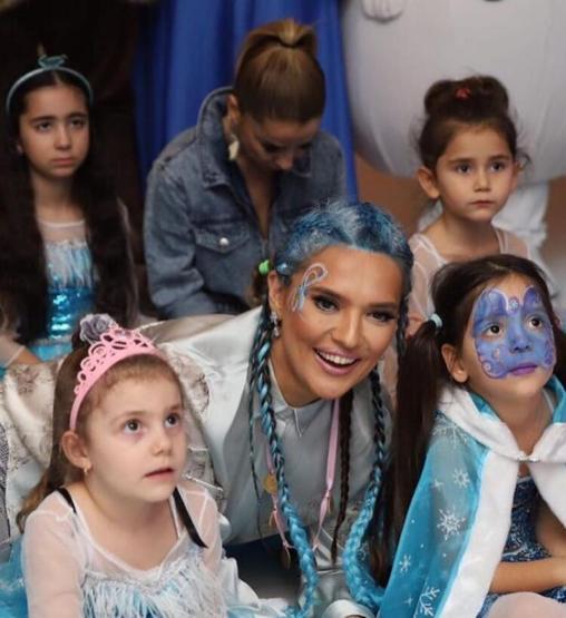 Demet Akalından görkemli kutlama... Hira 6 yaşında