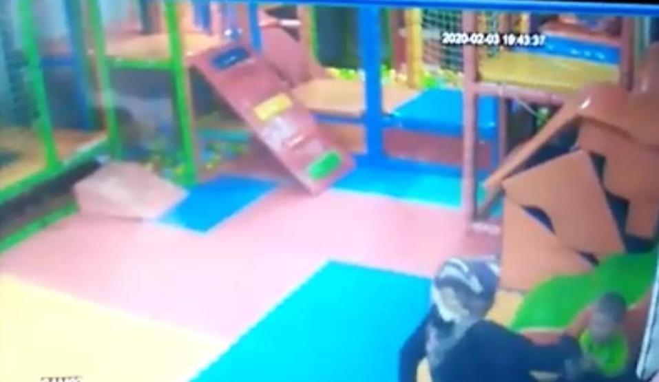 Öğretmen 2 yaşındaki çocuğu kreşte tokatladı