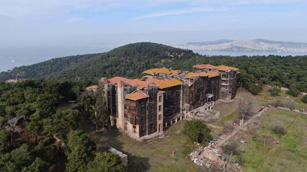 Büyükada Rum Yetimhanesi her an çökebilir