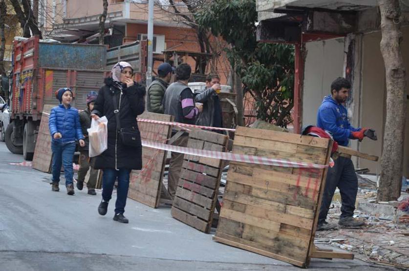 İstanbulda tehlikeli yıkım Büyük bir felaketten dönüldü